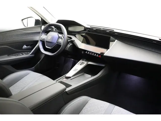 Peugeot 408 3