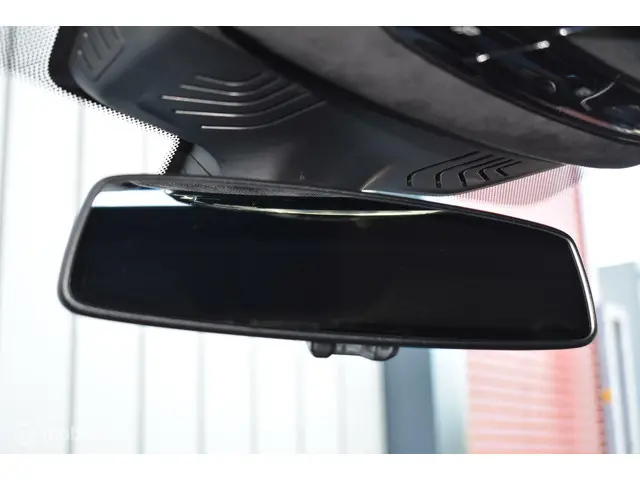 BMW 5 Serie 530i High Executive 2018 Benzine 38