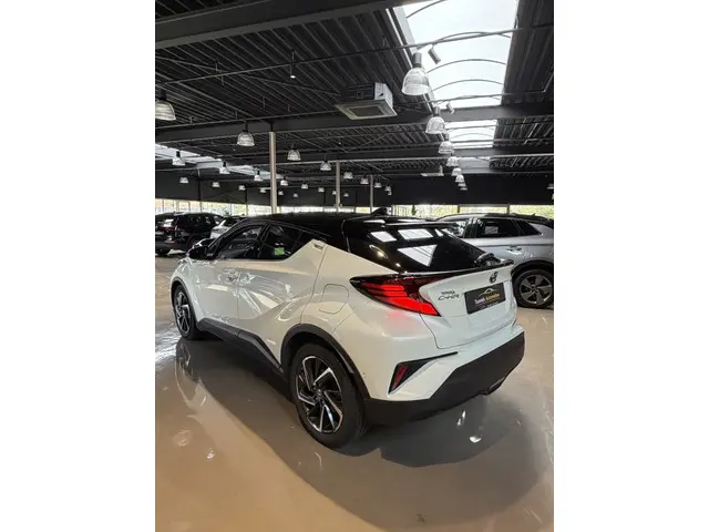 Toyota C-HR 1.8 Hybrid Bi-Tone 2021 Hybride Benzine 3