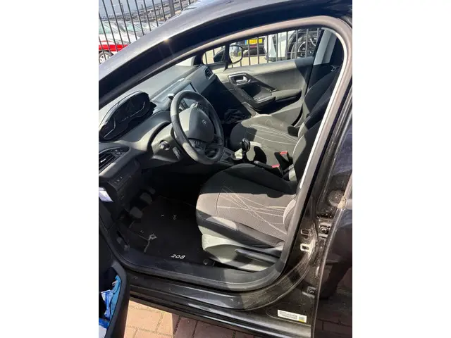 Peugeot 208 1.2 VTi Style airco navi LM 2014 Benzine 6