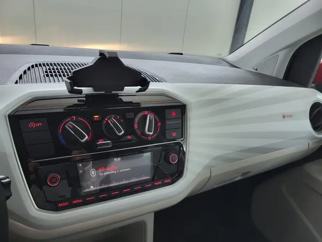 Volkswagen up! 1.0 BMT up! beats audio 2017 Benzine 11