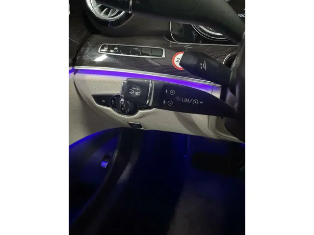 Mercedes-Benz E-Klasse Cabrio 300 AMG LINE 2018 Benzine 22