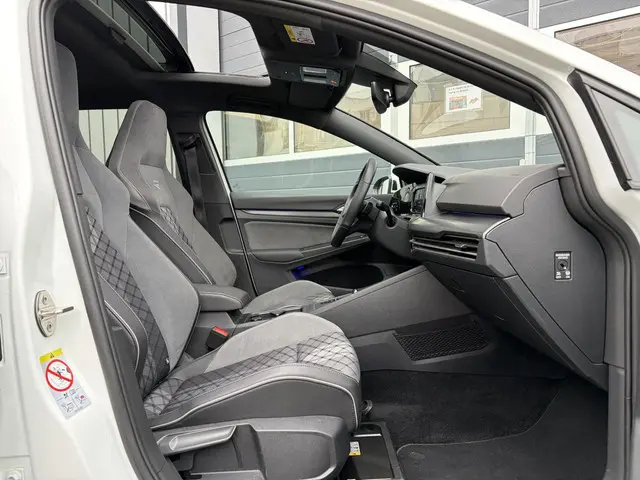 Volkswagen Golf 1.5 eTSI R-Line 2022 Benzine 14