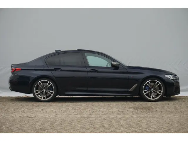 BMW 5 Serie Sedan M550i xDrive 2021 Benzine 4