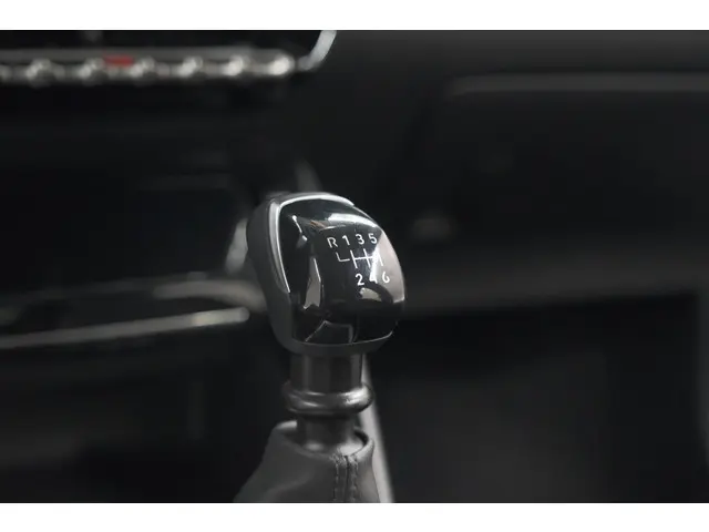 Peugeot 208 PureTech 100 Allure 2024 Benzine 36