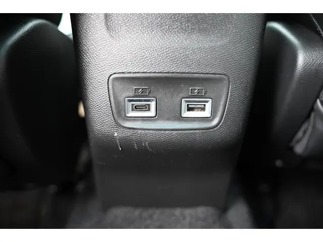 Peugeot 2008 1.2 Hybrid 136 GT 2024 Hybride Benzine 51