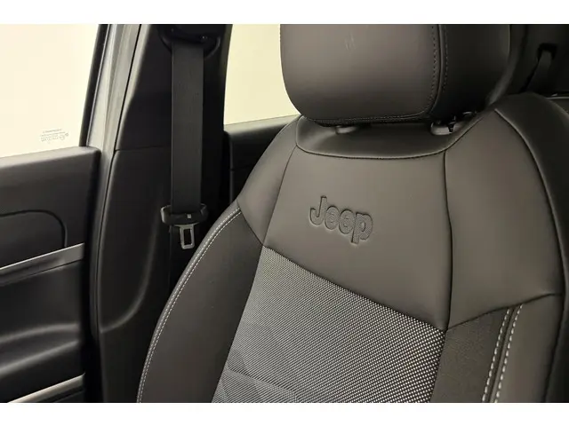 Jeep Avenger Summit 54 kWh 2025 Elektrisch 31