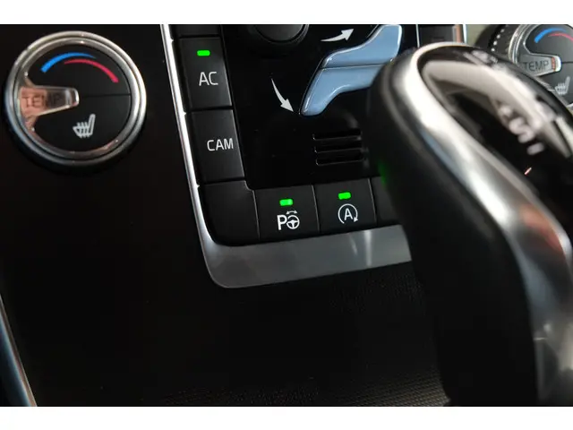 Volvo V60 2.0 T4 R-Design 2018 Benzine 26