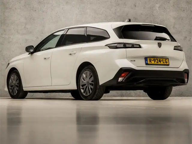 Peugeot 308 SW 1.2 PureTech Business Sport 2022 Benzine 3