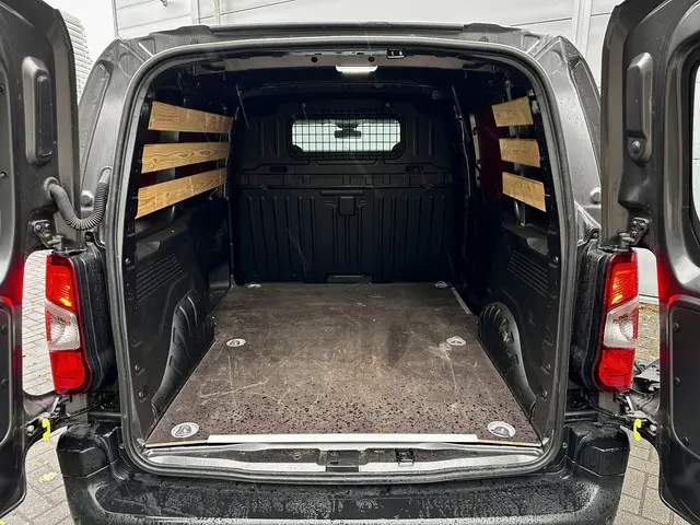 Toyota ProAce CITY 1.2 Turbo Live 2023 Benzine 23