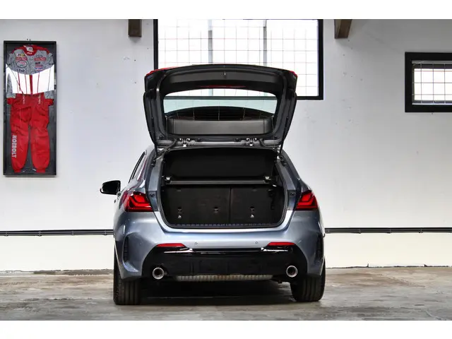 BMW 1 Serie 120i Business Edition 2022 Benzine 10