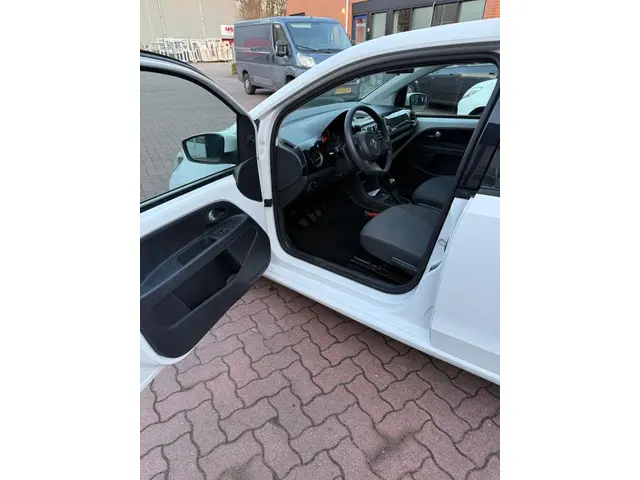 Volkswagen up! 1.0 move up! BlueMotion 2013 Benzine 10