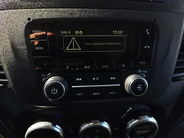 Iveco Daily 35S14V 2.3 352L H2 2023 Diesel 25