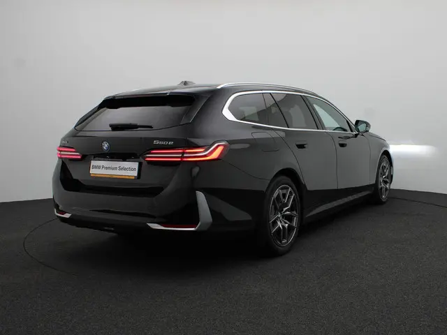 BMW 5 Serie Touring 550e xDrive 2025 Hybride Benzine 2