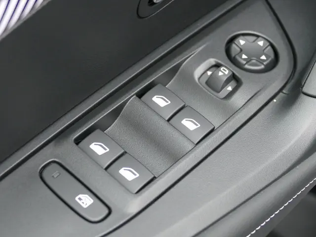 Peugeot 2008 1.2 Hybrid 145 Allure 2025 Hybride Benzine 26