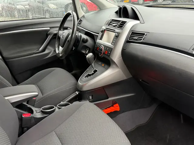 Toyota Verso 1.8 VVT-i Business 2013 Benzine 12