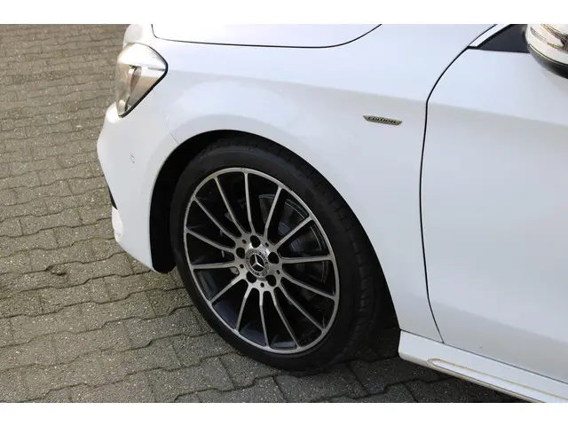 Mercedes-Benz CLA 180 AMG 2018 Benzine 33