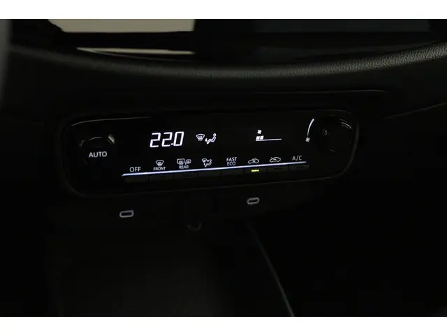 Toyota Aygo X Hybrid 115 play 2025 Hybride Benzine 7