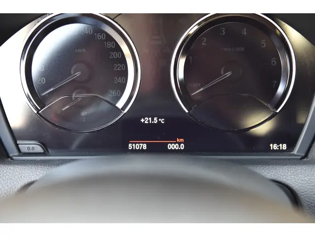 BMW 1 Serie 118i Executive 2018 Benzine 11