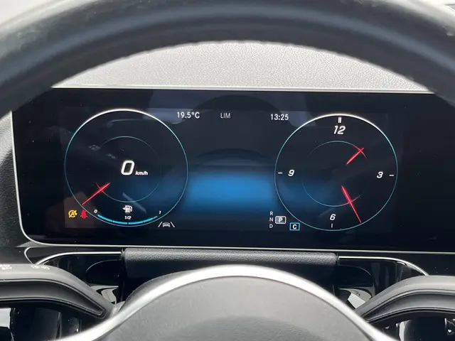 Mercedes-Benz B-Klasse 180 Launch Edition 2020 Benzine 57
