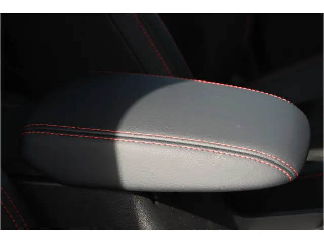 Ford Kuga 2.5 PHEV ST-Line X 243PK 2025 Hybride Benzine 46