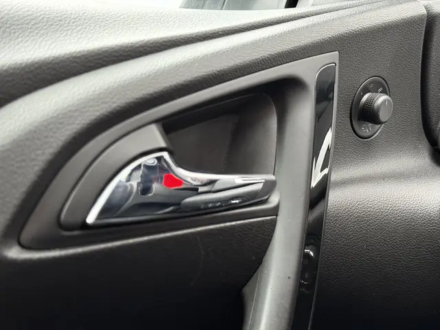 Opel Astra Sports Tourer 1.4 Turbo Sport + 2015 Benzine 35