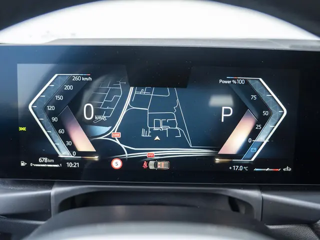 BMW 3 Serie Touring 320i 2025 Benzine 20