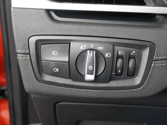 BMW X1 sDrive20i VDL Nedcar Edition 2020 Benzine 18