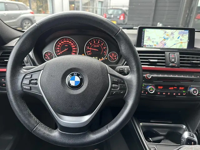 BMW 3 Serie Touring 316i High Executive 2015 Benzine 9