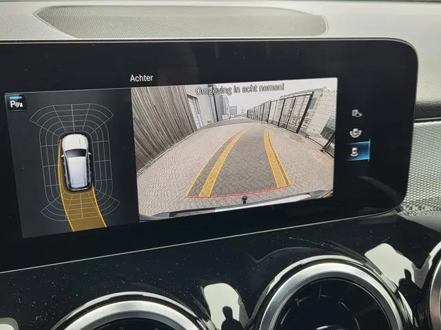 Mercedes-Benz GLB 180 Business Line 2023 Benzine 16