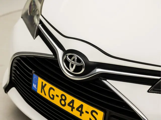 Toyota Yaris 1.0 VVT-i Sport 2015 Benzine 25