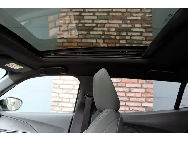 Peugeot 2008 1.2 PureTech GT Pack Aut8 | 2021 Benzine 4