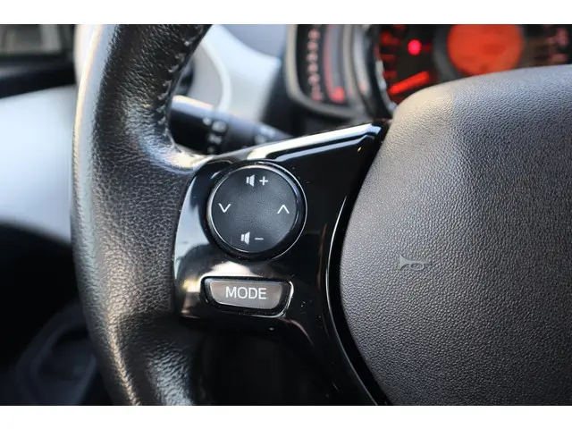 Peugeot 108 1.0 e-VTi ALLURE 2016 Benzine 10