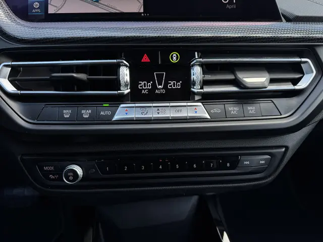 BMW 1 Serie 118i Executive Edition 2019 Benzine 20