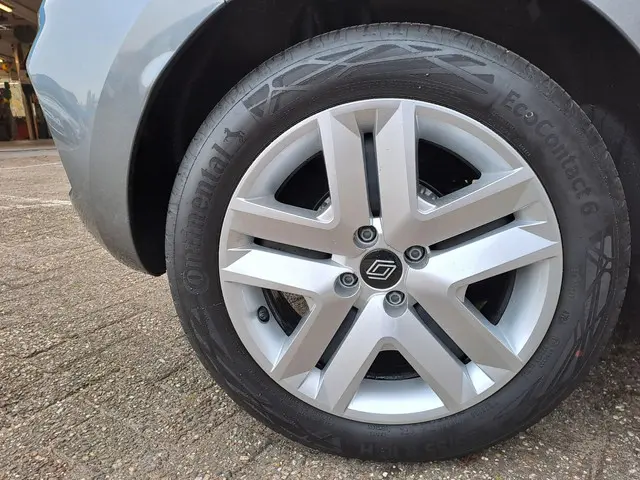 Renault Clio 1.0 TCe 90 GPF evolution 2025 Benzine 18