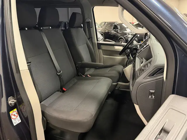 Volkswagen Transporter 2.0 TDI L2H1 DC 2018 Diesel 13