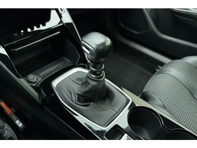 Peugeot 2008 1.2 PureTech GT 2022 Benzine 29