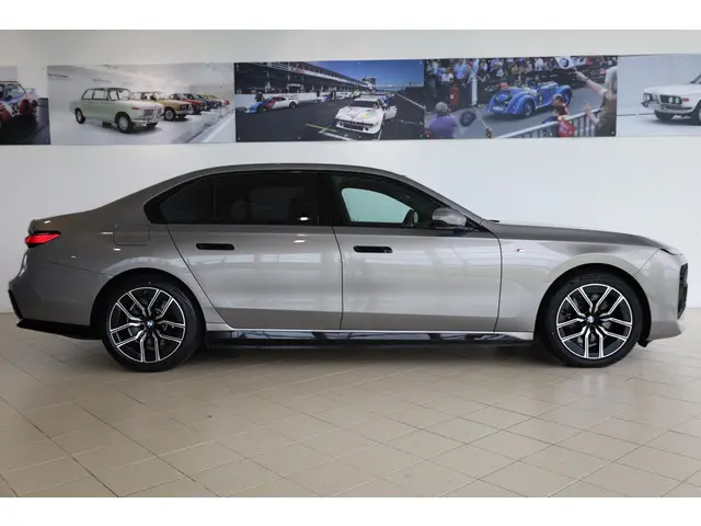 BMW i7 xDrive60 2024 Elektrisch 3