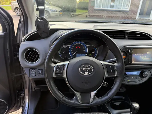 Toyota Yaris 1.5 Hybrid Aspiration 2015 Hybride Benzine 6