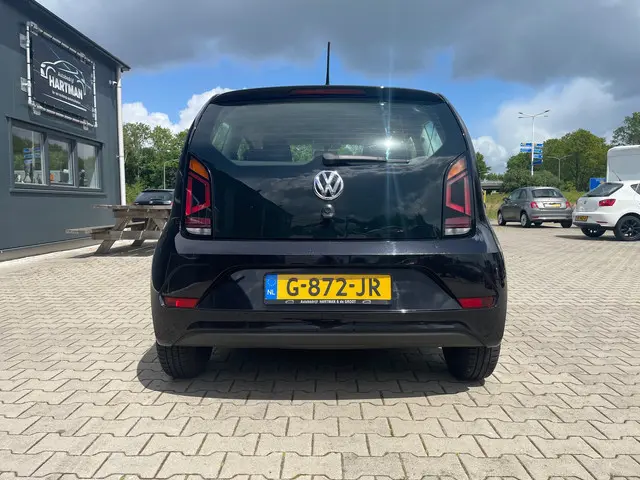 Volkswagen up! 1.0 BMT take up! 2018 Benzine 8