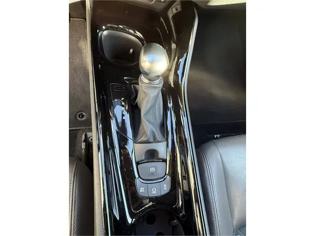 Toyota C-HR 1.8 Hybrid Executive 2020 Hybride Benzine 24