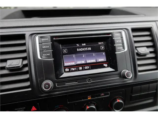 Volkswagen Transporter 2.0 TDI L2H1 2016 Diesel 15