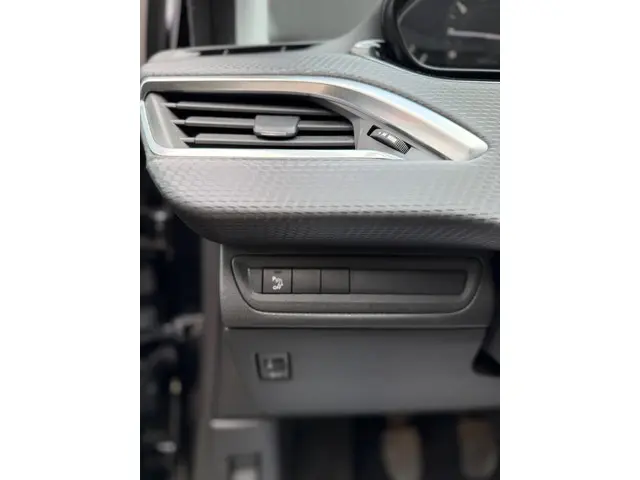 Peugeot 208 1.2 PureTech Allure 2018 Benzine 27