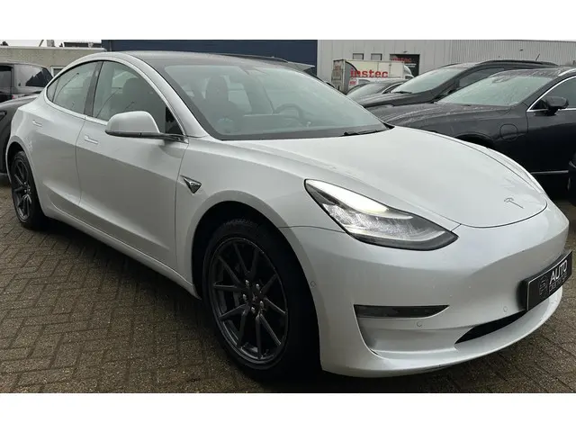 Tesla Model 3 2