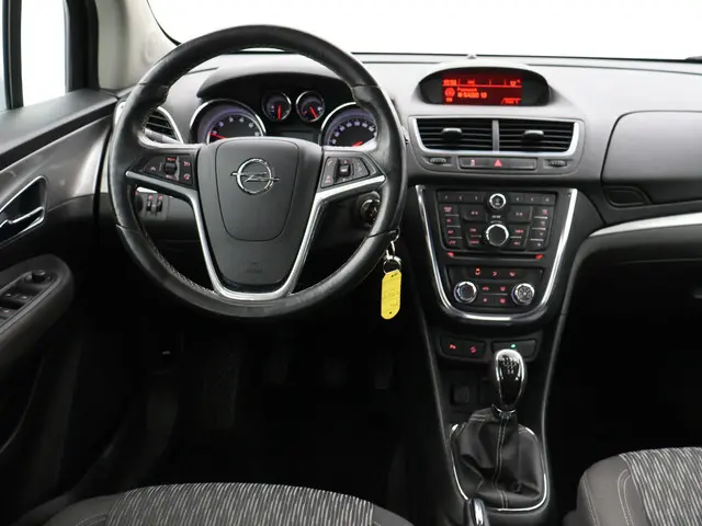 Opel Mokka 1.6 COSMO + TREKHAAK 2013 Benzine
