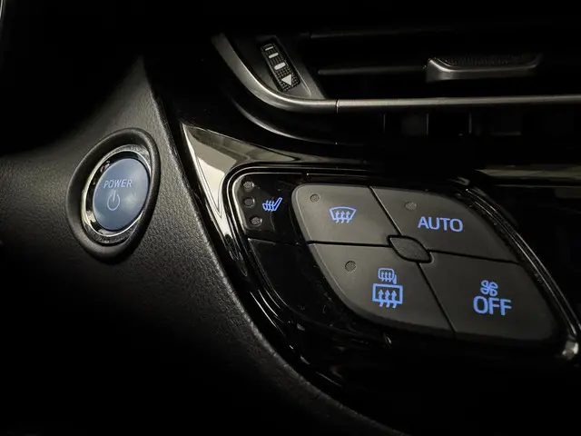 Toyota C-HR 1.8 Hybrid Bi-Tone 2018 Hybride Benzine 24
