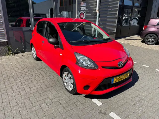 Toyota Aygo 1.0 VVT-i Now 2013 Benzine 3