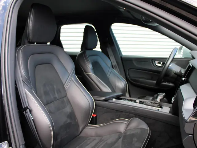 Volvo XC60 2.0 T5 R-Design 2019 Benzine 14