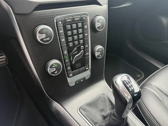 Volvo V40 2.0 T4 Business Sport 2018 Benzine 19