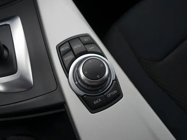 BMW 3 Serie 328i 245pk High Executive Aut- 2012 Benzine 14